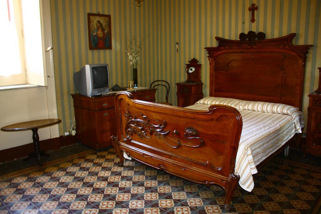 B&B Sotto I Pini Zafferana Etnea Kamer foto