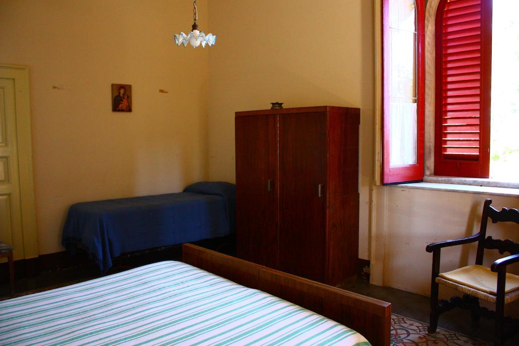 B&B Sotto I Pini Zafferana Etnea Buitenkant foto
